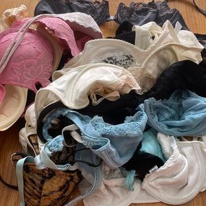Bundle of 15 Bras!